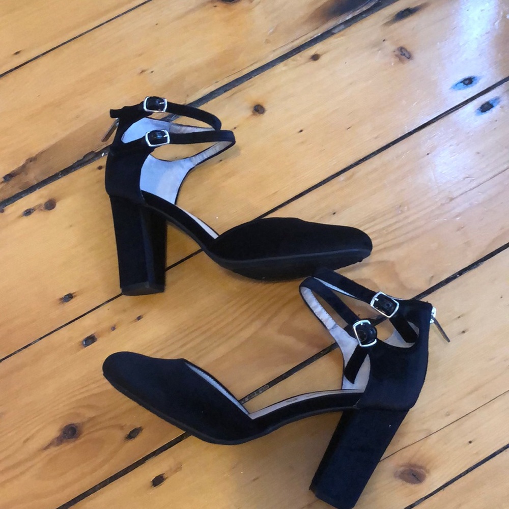 Unisa Black Velvet Pumps